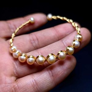 Bangle Natural Pearl 14K GOUD VERPLAATSTE Design Hand gewikkeld Dames Open Bracelet Niche Luxe sieraden Q240506