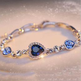 Bangle New Women Luxury Luxury Lucky Blue Crystal Heart Charming Women Bride Wedding Engagement Exquisite Jewelry Gifts Q240522