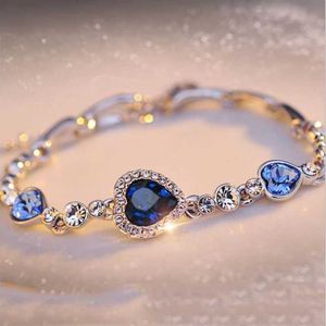 Bracelet Nouvelles femmes de luxe Femmes chanceux bleu cristal coeur charmante femme mariée engagement de mariage exquise bijoux cadeaux Q240522