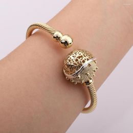 Brazalete Nigeria 2023 Pulsera de mujer Media bola hueca Accesorios versátiles abiertos de lujo Regalo de Navidad de boda para novia