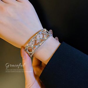 Bangle OL Style Luxe Cubic Zirconia Tennis Armbanden Iced Out Out Crystal Wedding Armband voor Vrouwen Mannen Goud Zilver Kleur