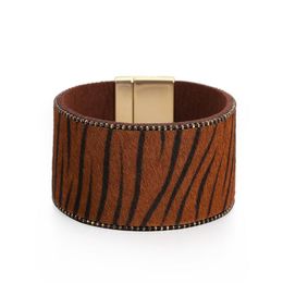 Bangle Ornapeadia Persoonlijkheid Horsehair Leopard Print Wide Side Magnetic Buckle Bracelet Fashion All-Match Stripe Groothandel