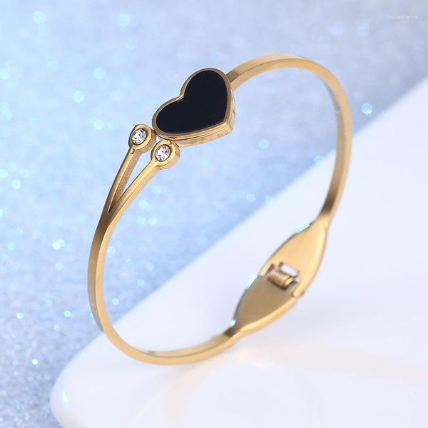 Brazalete Corazón de melocotón Concha negra Pulsera de acero de titanio Doble circón Primavera Diseño minoritario Accesorios de joyería para mujeres