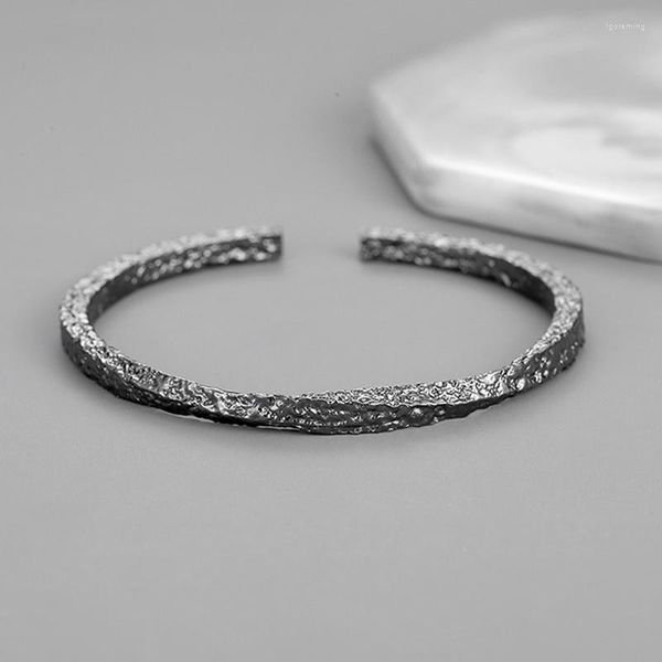 Brazalete Personalidad Estilo simple Pulsera de metal para jóvenes Apertura Negro Irregular Pulsera para adultos Joyería de moda al por mayor