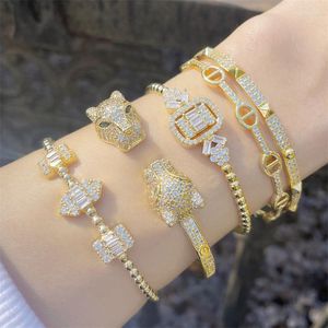Bracelet personnalisé fier Design femmes métal ouvert Bracelet mode lumière luxe Style bijoux bracelets pour femmes concepteur