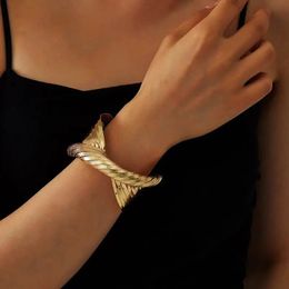 Bangle Punk Goud kleur Metalen Armbanden Armbanden Voor Vrouwen Overdreven Geometrische Open Manchet Dames Mode Pols Sieraden Geschenken 231101