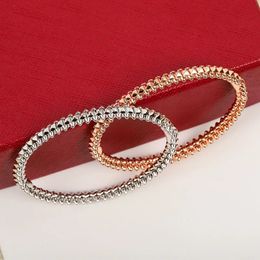 Bangle Selling Rose Gold Klinknagel Armband voor Damesmode Persoonlijkheid Luxe Merk Sieraden Party Paar Gift 231204