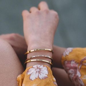 Bracelet argent acier inoxydable gravé citation inspirante positive à la main manchette Mantra Bracelets pour femmes cadeaux 2021