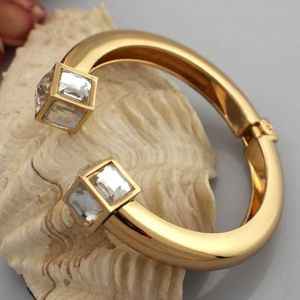 Bracelet Simple atmosphérique métal manchette bracelets pour femmes déclaration carré grand verre Bracelet à breloques bijoux de mode 2023