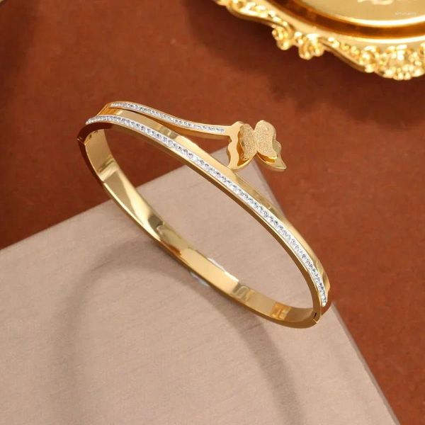 Bracelet de papillon givré en or Simple Golden avec des bracelets plaqués dorés en acier inoxydable en zircon pour femmes accessoires de bijoux charme