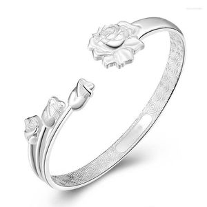 Bracelet en forme de roses pour femmes, petites et mignonnes, tendance, pour jeunes filles, en cuivre, fait à la main, exquis, fonctionne à la main, cadeau d'amour, 2023