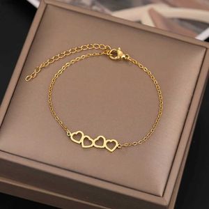 Bracelets en acier inoxydable bracelet classiques bracelet charme de chaîne de mode coeur creux doux pour femmes best giftsl240417