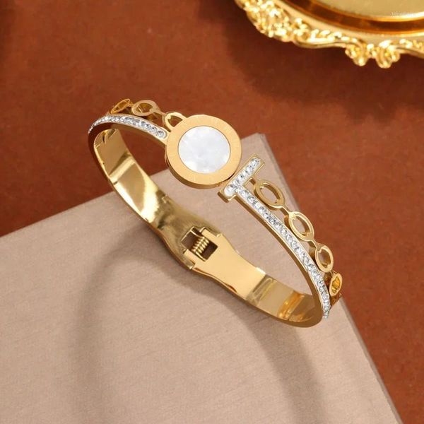 Brazalete de acero inoxidable hebillas de primavera de primavera numerales romanos para mujeres disco de concha blanca pulsera abierta joyería de oro personalizada