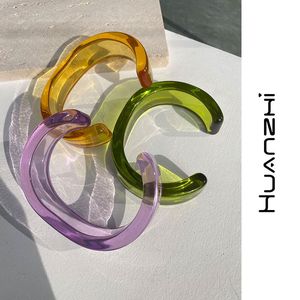 Bangle transparante acryl kleurrijke hars geometrie onregelmatige buitenaardse vervorming open armband voor vrouwen partij sieraden 2021