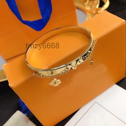 Bangle Trendy Luxe Designer Armband 18k Verguld Roestvrij Staal voor Vrouwen Letter Polsband Manchet Mode Merk Accessoire Verjaardagscadeaus S109 KTGR
