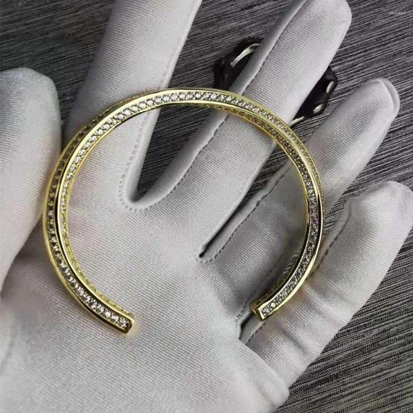 Brazalete trenzado de oro francés con diamantes completos para mujer