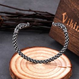 Bracelet Viking Mens Bracelet réglable Bijoux en acier inoxydable nordique avec boîte en bois une pièce Dropshipping 240319