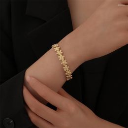 Bangle Wesparking emo roestvrij staal Daisy C vorm armbanden voor vrouwen goud vergulde 2023 jaar trend