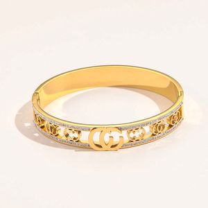 Bracelets classiques en gros Femmes Femmes Braceuse de luxe Bracelet Crystal 18k Gold plaqué en acier inoxydable Amateurs de mariage Bijoux cadeau