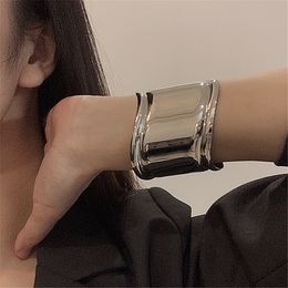 Bangle Brede Vorm Metalen Open Bangles voor Vrouwen Persoonlijkheid Overdreven Cool Sieraden Hip Hop Geometrische 230710