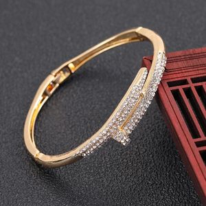Bracelet femmes Zircon strass Bracelet de haute qualité conception d'ongle géométrique classique peut ouvrir les accessoires de mode 231027