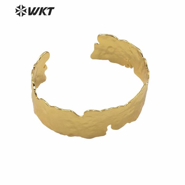 Bracelet WTB558 Brangle de grande taille Largeur irrégulière Design Hiphop Brass Brangle in Full Gold plaqué simple style femme bijoux Bangle