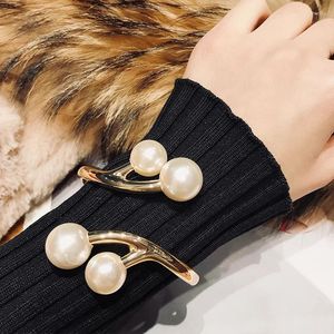 Bangle xialuoke Geometrische onregelmatige metaalveer Open Pearl -armband voor vrouwen Europeaan Amerikaanse retro -stijl manchetarmbanden sieraden