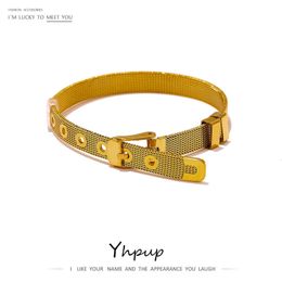 Bangle Yhpup Chic roestvrijstalen armband voor vrouwen Occident Metal Texture Design 18 K Trendy sieraden cadeau 231204