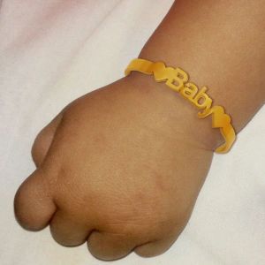 Brazaletes con nombre de bebé, pulsera personalizada de doble corazón para niños, placa con nombre personalizada, joyería de acero inoxidable, regalos de ducha para recién nacidos