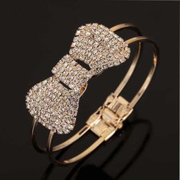 Armbanden Verzilverd Pulseiras Armband Goud Kleur Crystal Rhinestone Butterfly Spiraal Bangle Armband Voor Dames B051 Q0719