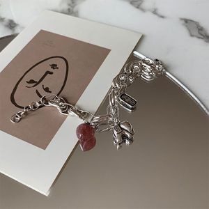 Bracelet est un bracelet d'ours espagnol vintage do Old Strawberry Crystal Elephant Bracelet Fortune Charm Pendant Fashion Senior Designer Senior First Accessoires