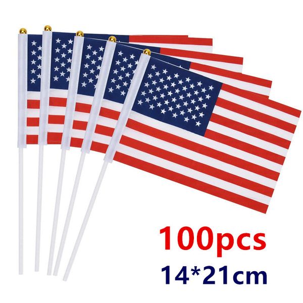 Drapeaux de bannière 100pcs USA Stick Flag American US 5x8 pouces HandHeld Mini Flag insign 30cm Pole United States Hand Held Stick Flags banner 221026