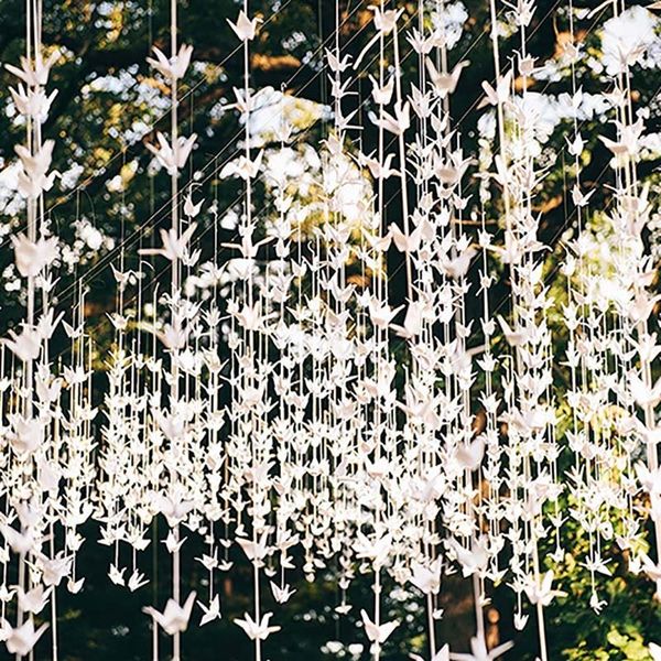 Banner-Flaggen, 100 Stück, weißer Origami-Papierkranich zum Aufhängen für weiße Hochzeit, Party, DIY-Dekorationen, Brautparty, Verlobung, Origami-Vögel, Streamer 230729