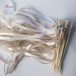 Banner Flags 302010pcSlot Champagne Jute Lace Wedding Ribbon Wands Stick Confetti Stream met grote Sliver Bells voor feest 230110