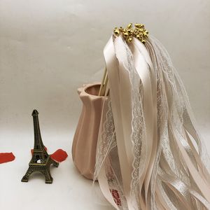 Bannière Drapeaux 50 / 20pcs Baguettes De Ruban De Mariage Ruban À Paillettes Dentelle Streamer Fée Ruban Bâton Avec Cloches Fête D'anniversaire Décoration De Mariage 230731