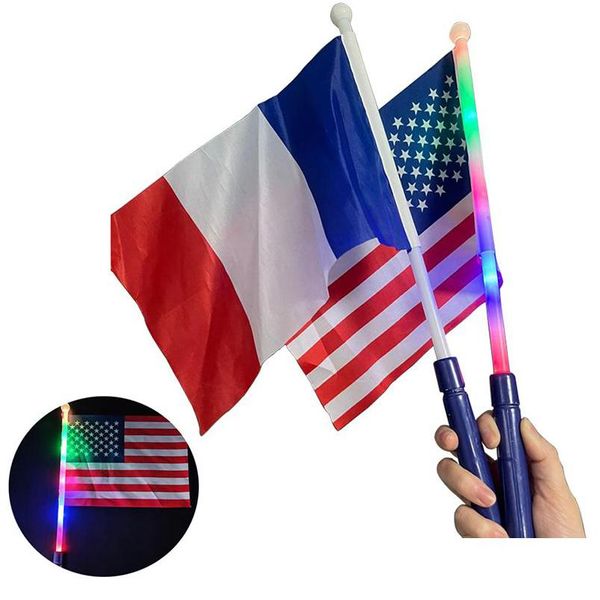 Bannière Drapeaux LED Lumineux Jour de l'Indépendance des États-Unis Mini Main Agitant Drapeau Poteau En Plastique Américain Drop Livraison Maison Jardin Festif Dhgarden Dhopf