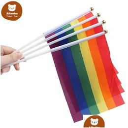 Bannervlaggen Regenboogvlaggen Gay Pride Stick Vlag Creatief Mini Plastic Handauto Draagbaar Zwaaien Houvast 21X14Cm Gebruik Thuis Festival Dr Dhxun