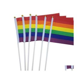 Drapeaux de bannière Rainbow Gay Pride Stick Drapeau avec mât de drapeau 5x8 pouces main agitant la poignée en utilisant le dessus en or 1394 V2 Drop Delivery Home Gard Otwzy