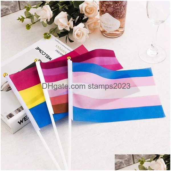 Banderas de pancarta Bandera del orgullo del arco iris Pequeño Mini Banner de mano Stick Gay Lgbt Decoraciones de fiesta Suministros para desfiles Festival Drop Delive DHI8Y