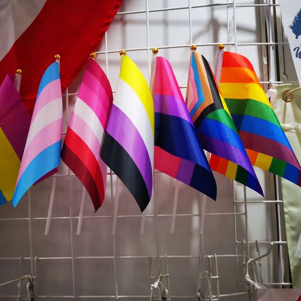 Banner Banderas Pequeño Progreso Orgullo Arco Iris Gay Stick Bandera Mini Handheld Inlcusive Progressive Lgbt Party Decoraciones Drop Delivery Home Dhiiy