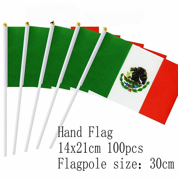 Drapeaux de bannière zwjflagshow Drapeau de la main du Mexique 14 * 21cm 100pcs polyester Mexique Petite main agitant le drapeau avec mât en plastique pour la décoration 230712