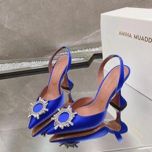 Banquet Amina Muaddi Crystal Studded Button Dyeing Pump Shoe Shaft Heel Sandals Dames Luxe Designer Dress Shoes Evening Backless Sandals schoenen