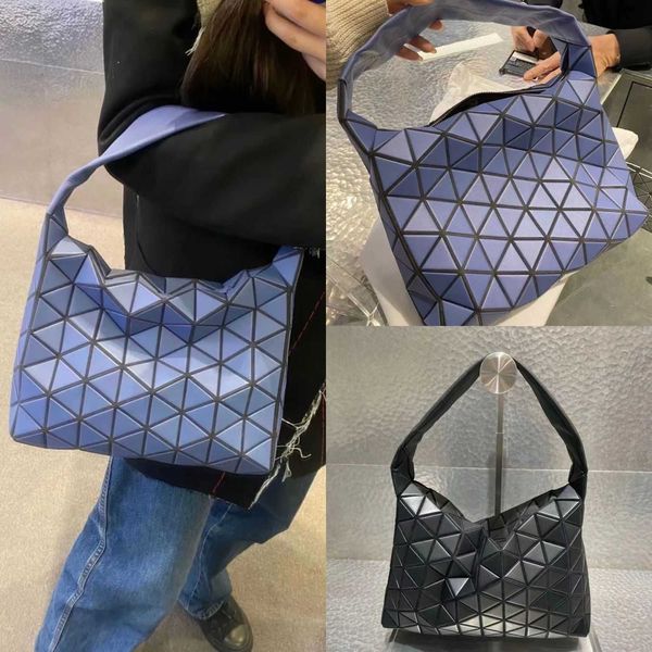 Bao Designer ISSEYSS Tote Miyake Sac nouveau japonais Mitsubishi Alva Geometric Lingge One épaule Underar Ararm Bag Premium Leather Casual NV7Q