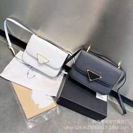 Baobao 2024 nouvelle mode coréenne une épaule bandoulière rabat P maison Tofu petit sac carré pour femmes 75% vente en gros d'usine