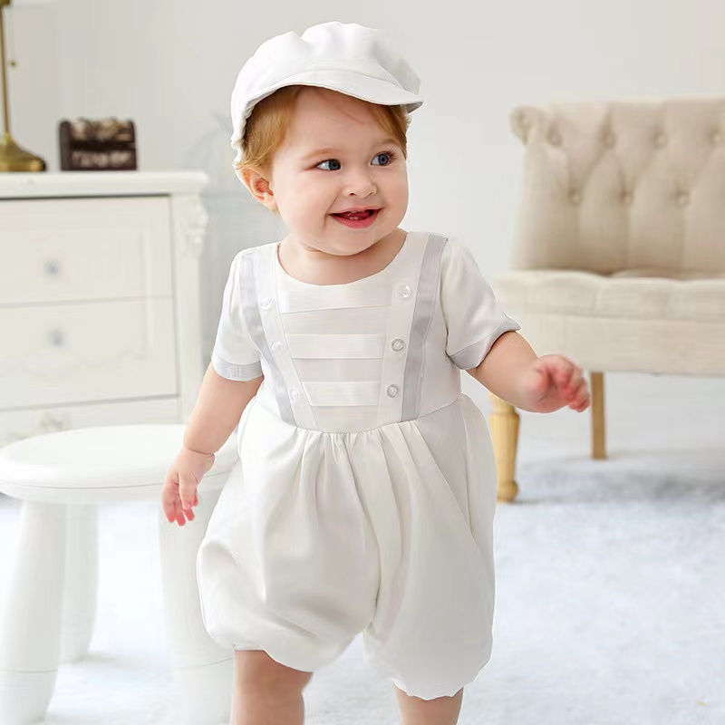 Taufe Erste Kommunionkleider Jungen babyweißes einteiliges Kleid mit Hut zwei Sets von MQ6152