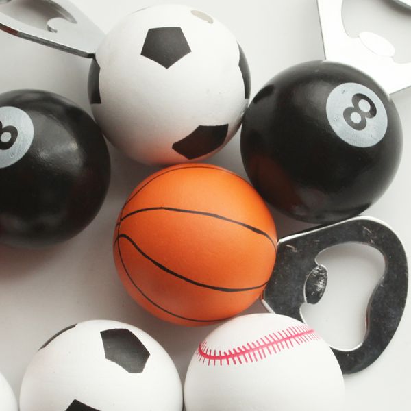 Accessoires de barre ouvre-bouteille aimant sphérique avec manche en bois quatre Styles disponibles basket-ball billard Football Softball