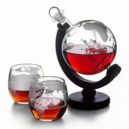 Bargereedschap Creative Globe Decanter Set met loodvrije karaf Prachtige houten standaard en 2 whiskyglazen Whiskey Grade Gift 231204