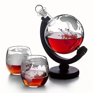 Bar Tools Creative Globe Decanter Set avec Carafe sans plomb Support en bois exquis et 2 verres à whisky Cadeau de qualité whisky 231204