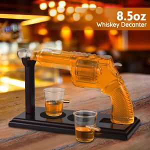 Outils de bar Whisky Decanter Ensembles Cadeaux uniques pour hommes 8,5 OZ Distributeur d'alcool frais en forme de pistolet avec verres Home Drinking Party 231204