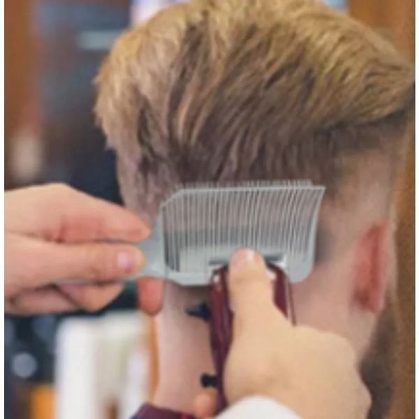 Barber Fade peigne accessoire de coiffure pour les cheveux graduels mélangeant la brosse résistante à la chaleur pour les coupes de cheveux effilées pour hommes